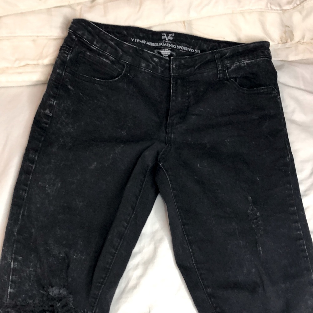 I’m seeking a nice black ripe jeans